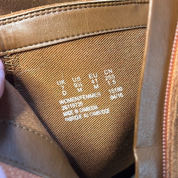 CLARK'S Breccan Myth Cognac Brown Suede Ankle Bootie EUC Size 9.5 - Picture 4 of 11